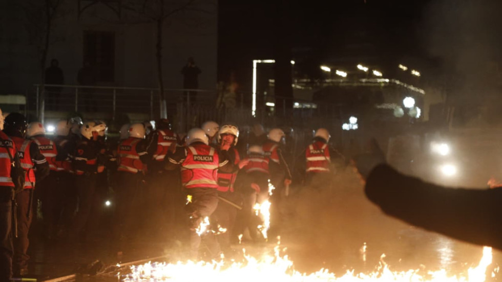 Disa të mitur mes 21 të arrestuarve nga incidentet në protestë, nis hetimi për 5 anëtarë të lartë të PD-së