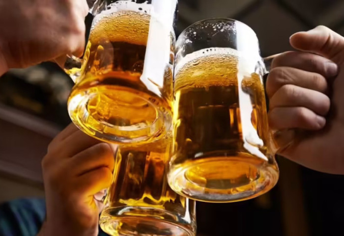 Kriza ekonomike prek edhe gjigandin e birrës, gati largimi i 6 mijë punonjësve