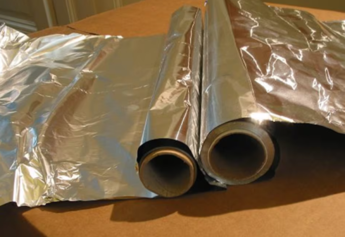 Arkitektët këshillojnë përdorimin e letrës së aluminit në mure: Metodë e thjeshtë për zbulimin e lagështisë