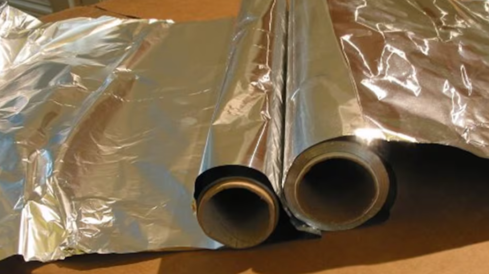 Arkitektët këshillojnë përdorimin e letrës së aluminit në mure: Metodë e thjeshtë për zbulimin e lagështisë