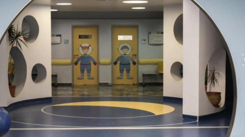 Greqi, përmirësohet gjendja e 2-vjeçares shqiptare që ra në shatërvanin e Kallitheas