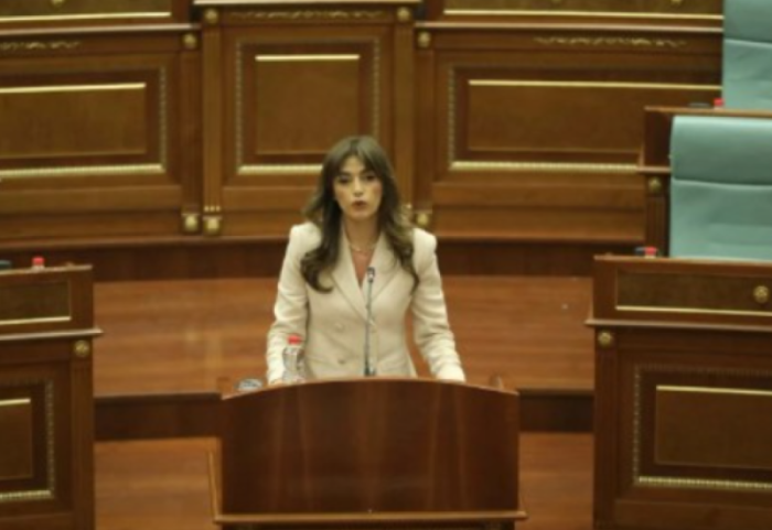 Albulena Haxhiu zgjidhet kryetare e Kuvendit të Kosovës