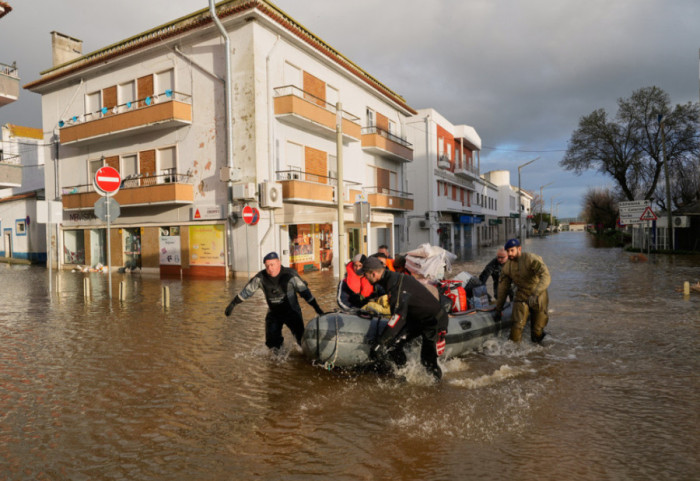 Moti i keq në Portugali, shkon në 16 numri i viktimave