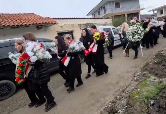 U shuan nga monoksidi i karbonit në Itali, përcillet në banesën e fundit familja Kola