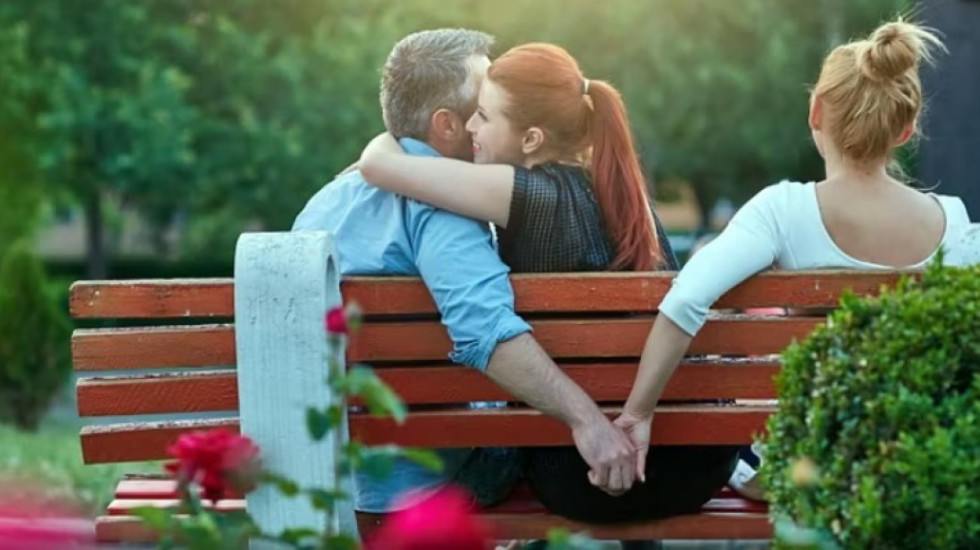 Më të prirur drejt tradhtisë, janë ata që bien shpesh në dashuri