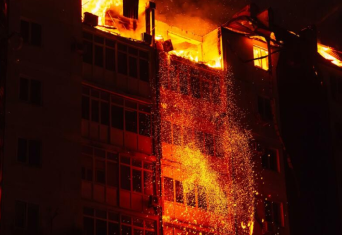 Zjarr në periferi të Budapestit, viktima dhe të plagosur në ndërtesë dykatëshe