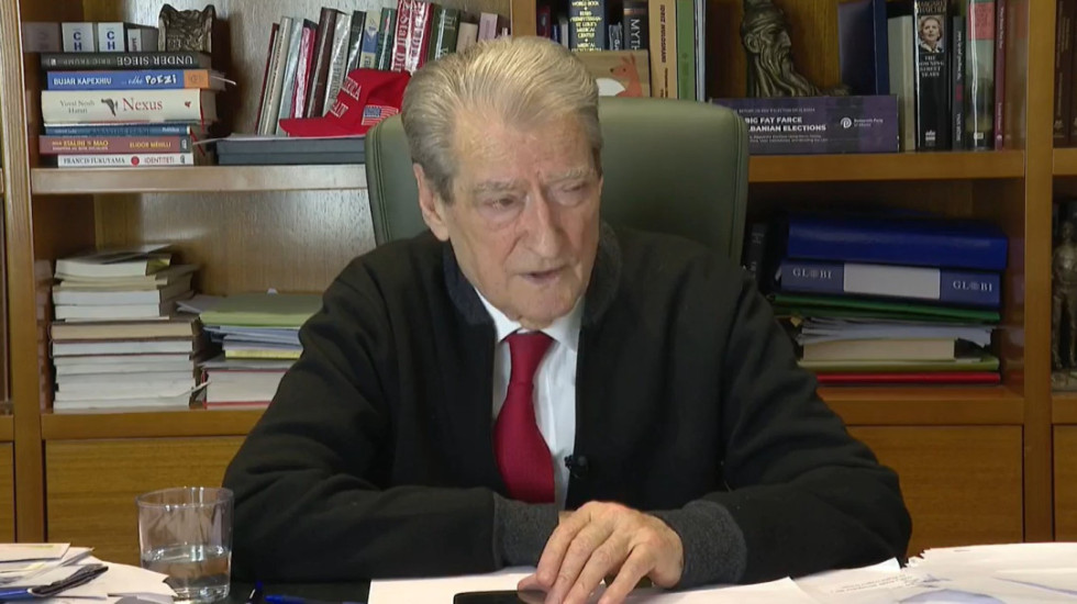 “Institucionet bëhen vegla për vjedhje”, Berisha vijon akuzat për çështjen “Balluku”: Mafiozët përgjegjës para ligjit