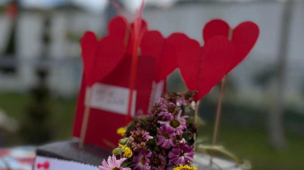 FOTO- Shën Valentin pas hekurave, të paraburgosurit në Berat në festë simbolike