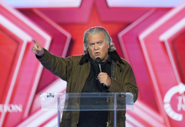 Të "rrëzonte" Papa Fraçeskun, CNN zbulon bisedën e Bannon me Epstein