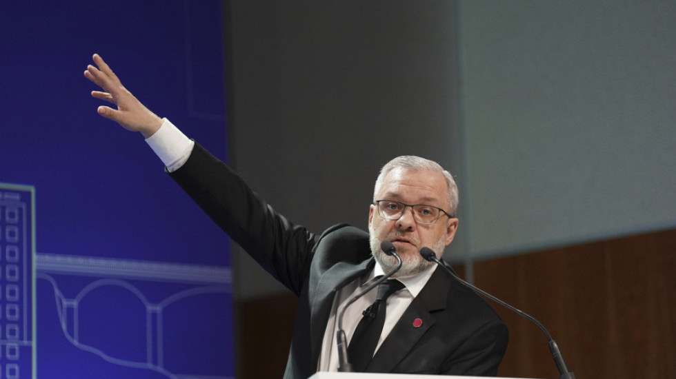 Tentoi të dilte nga Ukraina me tren, arrestohet ish-ministri i skandalit 100 mln dollarësh