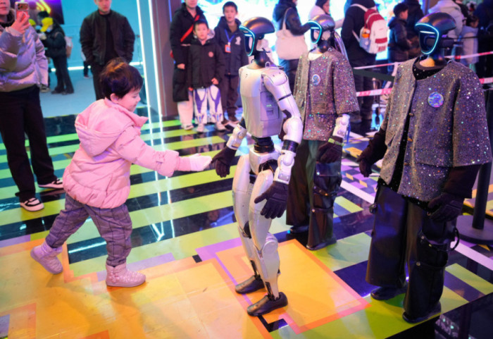 Kina, më pak fëmijë, më shumë robotë! Pekini vë bast te inteligjenca artificiale për të sfiduar rënien e popullsisë