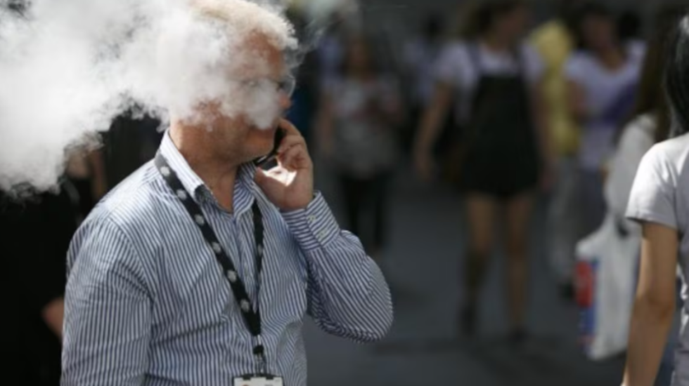 Ky është shteti me ligjet më të rrepta për duhanpirësit, hetojnë edhe ujërat e zeza