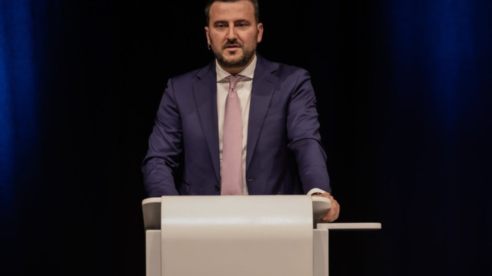 Shqiptari që po trazon politikën zvicerane, sfidon të majtët për kryebashkiak të Zyrihut