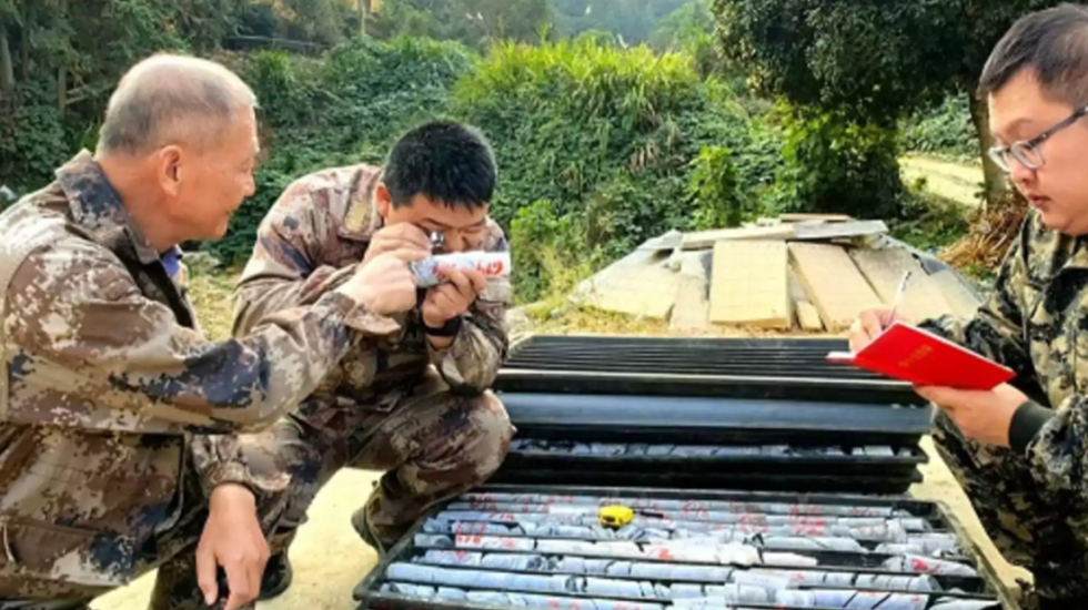 Kina zbulon arin e “varrosur” 3000 metra nën tokë