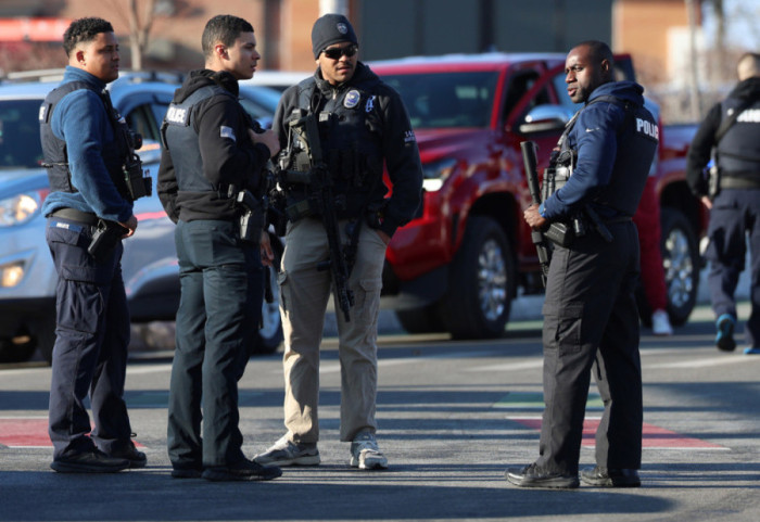 Të shtëna me armë në ndeshjen e hokejit, tre të vdekur