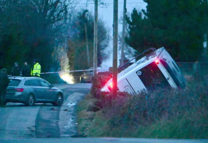 Autobusi me 40 nxënës përfundon në kanal