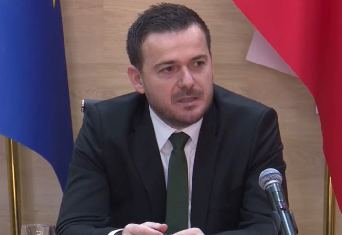 “Hiqet nafta për fermerët” Salla shpjegon skemën e re për bujqësinë