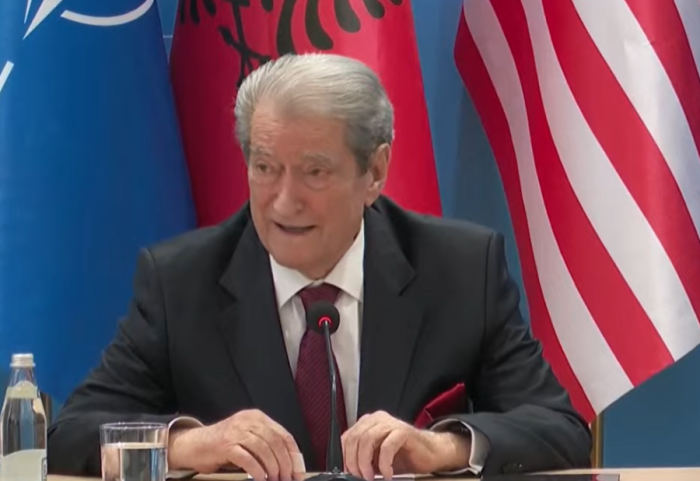 “Rama të japë dorëheqjen”, Berisha: Ftesën për në Bordin e Paqes e ka marrë Shqipëria, jo personi