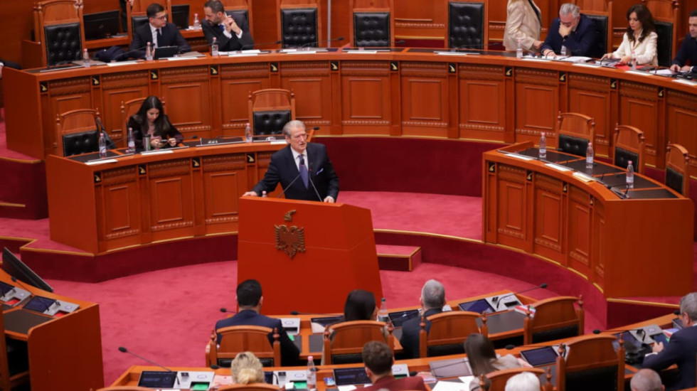 Berisha në Kuvend: Avoketërit e Lubisë e kyçin gojën para të huajve, u pëshpëritin se do ia heqin imunitetin