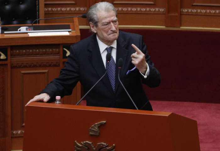 "Balluku, çështje ndërkombëtare" Berisha ministrave të rinj: Mos u bëni mercenarë të Lubisë