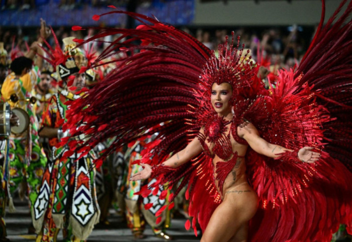 Vinicius vuan, e dashura e tij bëhet “Mbretëresha” e re e Rios