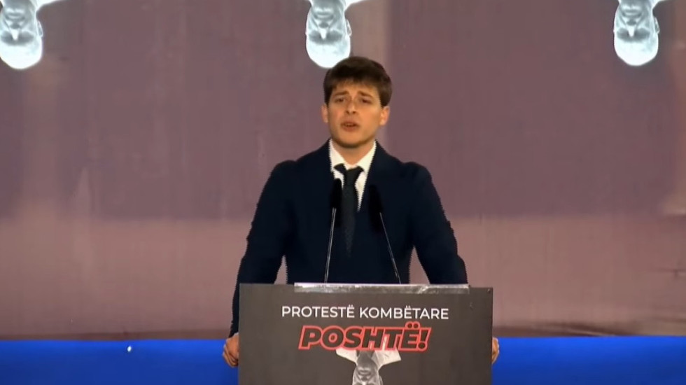 "Më ka ngelur të më vijë Rama në dasëm", studenti në protestën e PD: Prapë fajin e ka Saliu?