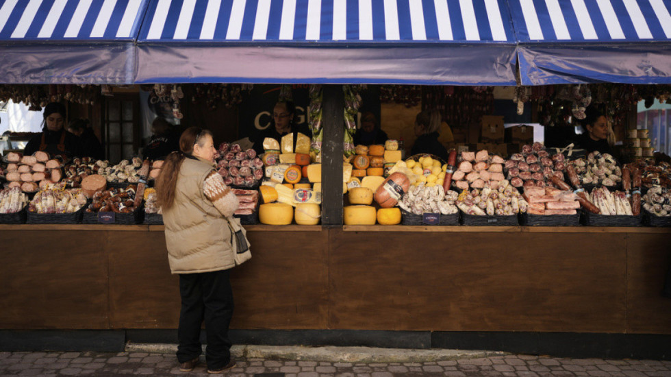 Hante majat e djathit në supermarket, kapet “kafshuesi” serial