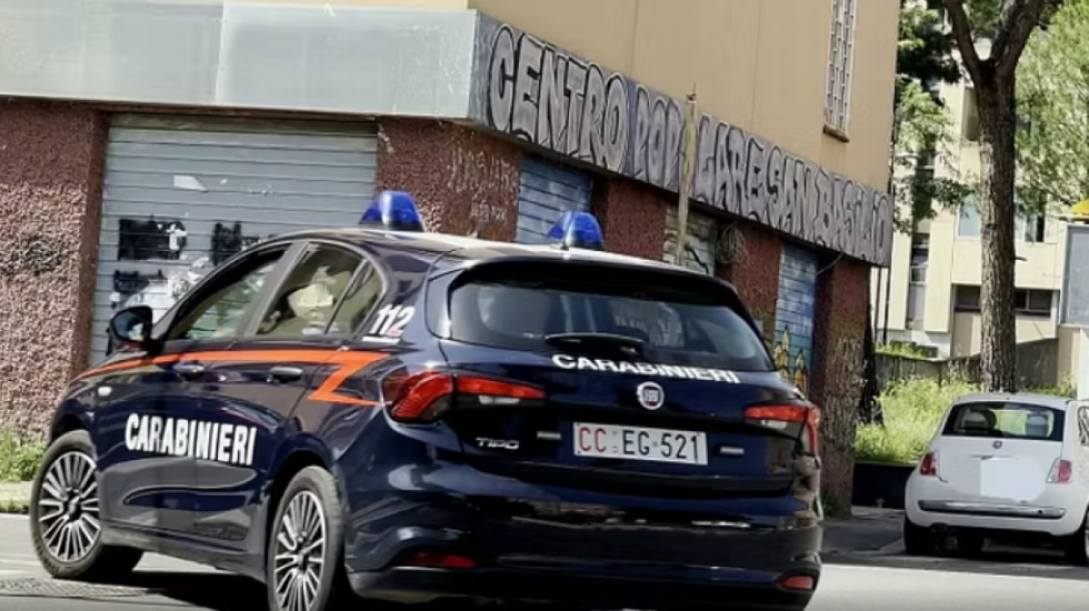 Shisnin drogë teksa mbanin fëmijët në makinë, arrestohen mamatë-shpërndarëse në Napoli