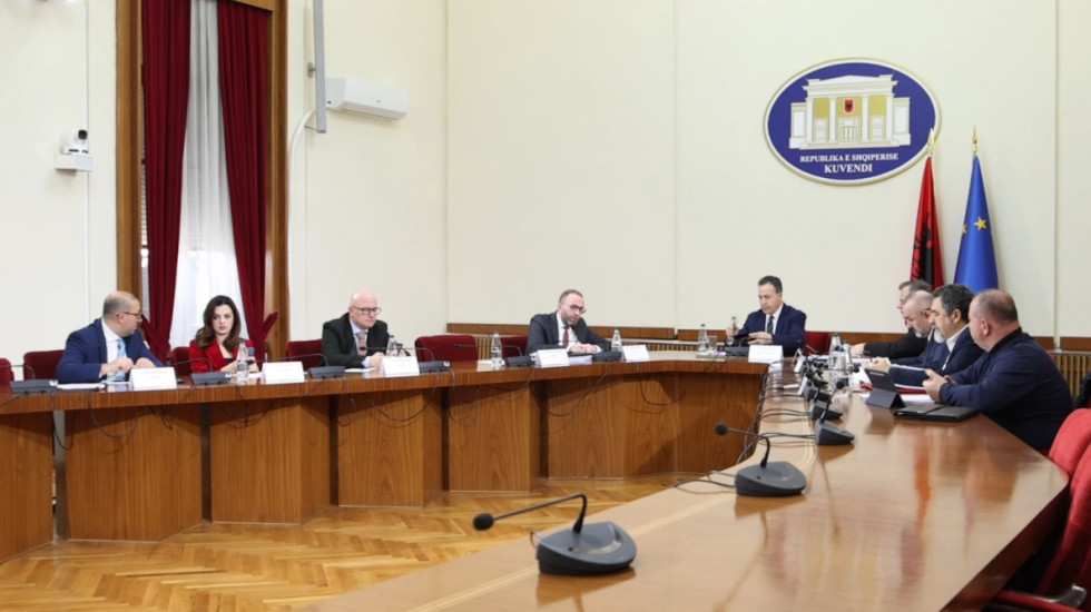 Nis mbledhja e Këshillit të Mandateve për Belinda Balluku, i pranishëm dhe kreu i SPAK