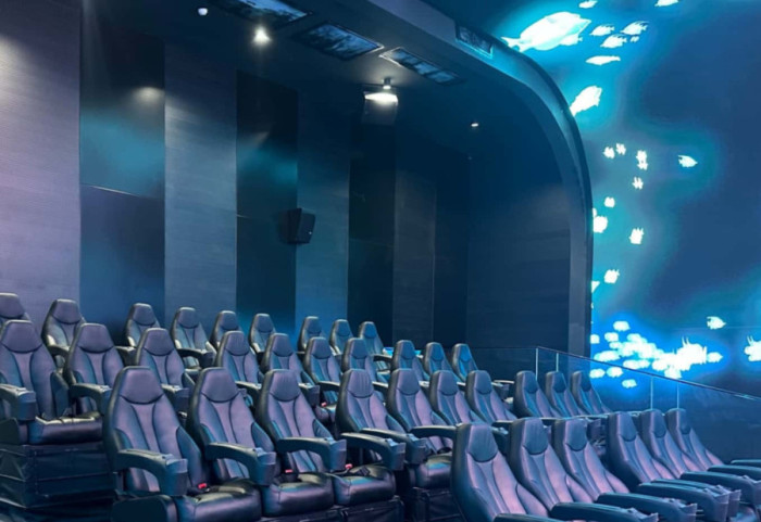 Kina prezanton kinemanë e parë nënujore në botë, por ka një kleçkë