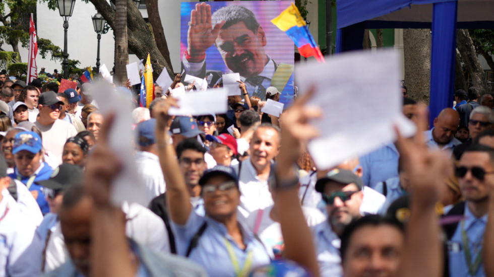 Zvicra bllokon 752 milionë euro të dyshuara se i përkasin ish-presidentit Maduro