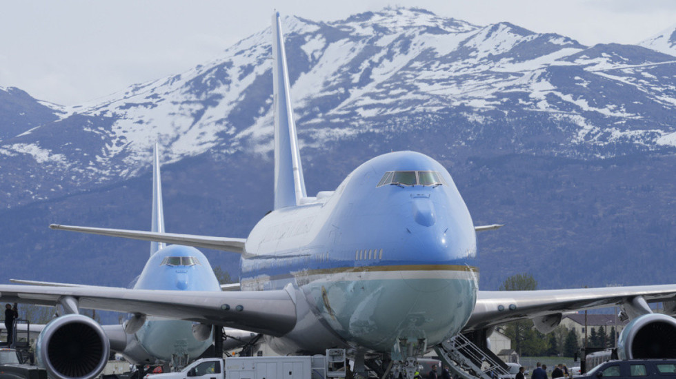 Avioni presidencial 'Air Force One' ndryshon fytyrë, Trump do 'ta veshë' me ar