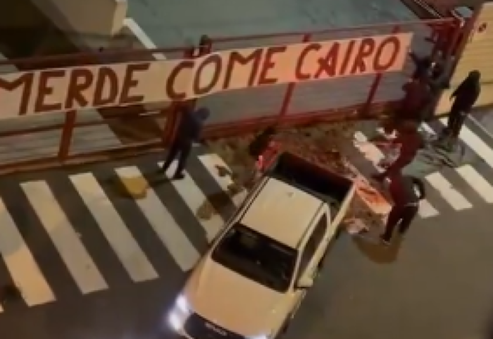 Protestë me “erë” e tifozëve të Torinos, shkarkojnë kamionçinën me jashtëqitje në derën e klubit