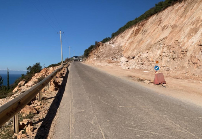 Aksi Librazhd- Pogradec, ARRSH nis ndërhyrjen emergjente. Punime dhe në Llogara