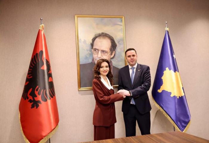 "Krahë për krahë për sigurinë kombëtare", Spiropali takon krerët e partive parlamentare në Kosovë