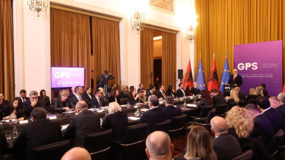 Përçarje në PS? Niko Peleshi: Ka diskutime, nuk jemi formacion ushtarak