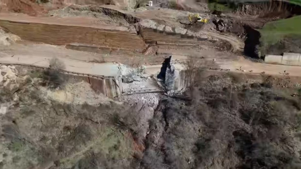 Shembja e urës në aksin Librazhd-Prrenjas, riparimi mund të zgjasë deri në një vit