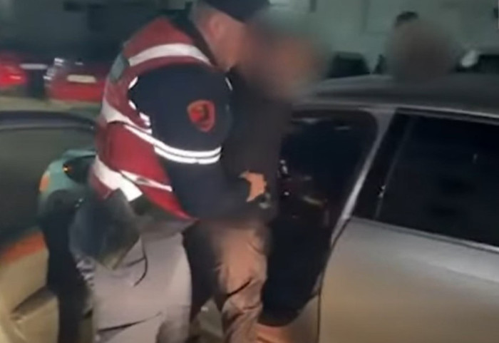 Vidhte markete e tabakino, në pranga 36- vjeçari në Durrës