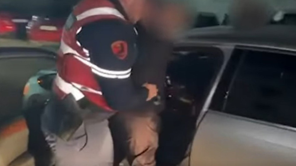 Vidhte markete e tabakino, në pranga 36- vjeçari në Durrës