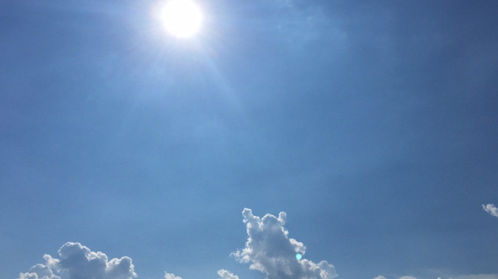 E diel e kthjellët, por mbrëmja rikthen vranësirat