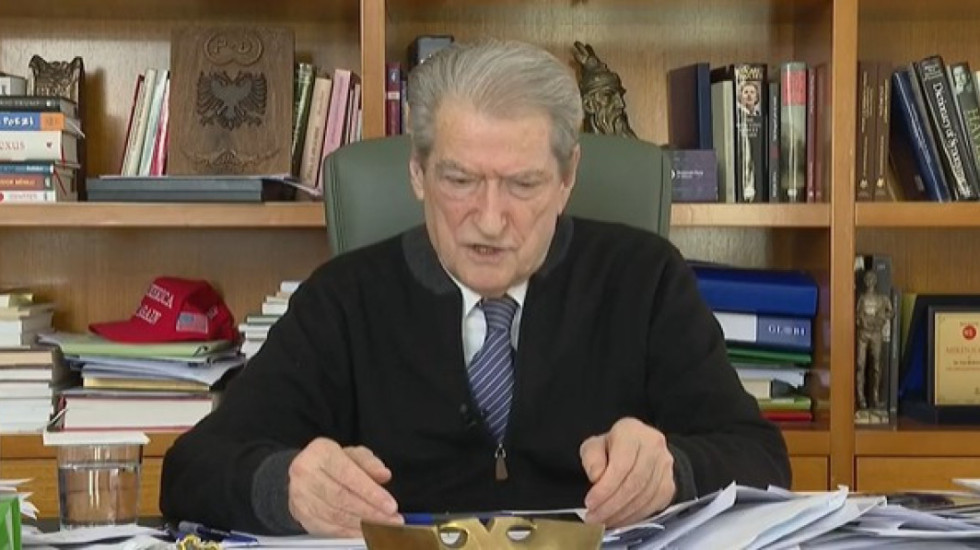 Berisha paralajmëron “dimensione të reja” të protestës: Kryengritja paqësore është e pandalshme