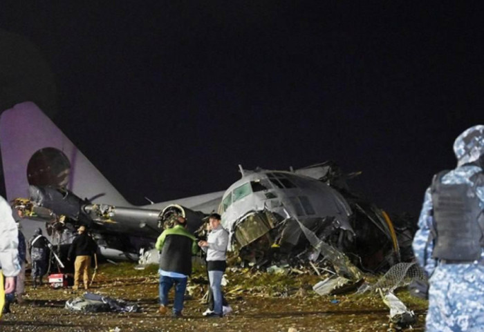 Rrëzohet avion ushtarak që transportonte kartëmonedha në Bolivi, 20 viktima dhe 30 të plagosur