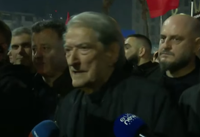 Berisha tregon skenarët e protestës: Edi Rama, objekt i revoltës, le të largojë edhe 30 Lubi!