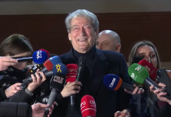 “Rama do ketë fatin e Lubisë”, Berisha: Sulmi ndaj vilës së Enverit, u provokua nga agjentët e policisë