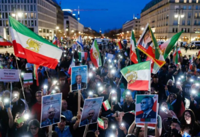 “Vdekje Republikës Islamike”, lajmet për vdekjen e Khameneit priten me festë dhe brohoritje në Teheran