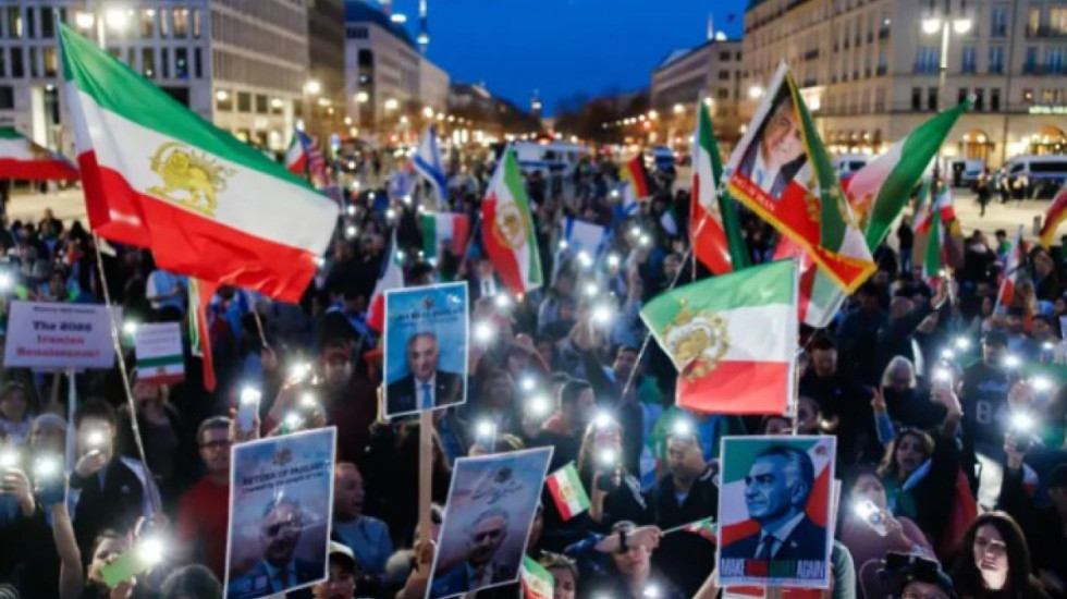 “Vdekje Republikës Islamike”, lajmet për vdekjen e Khameneit priten me festë dhe brohoritje në Teheran