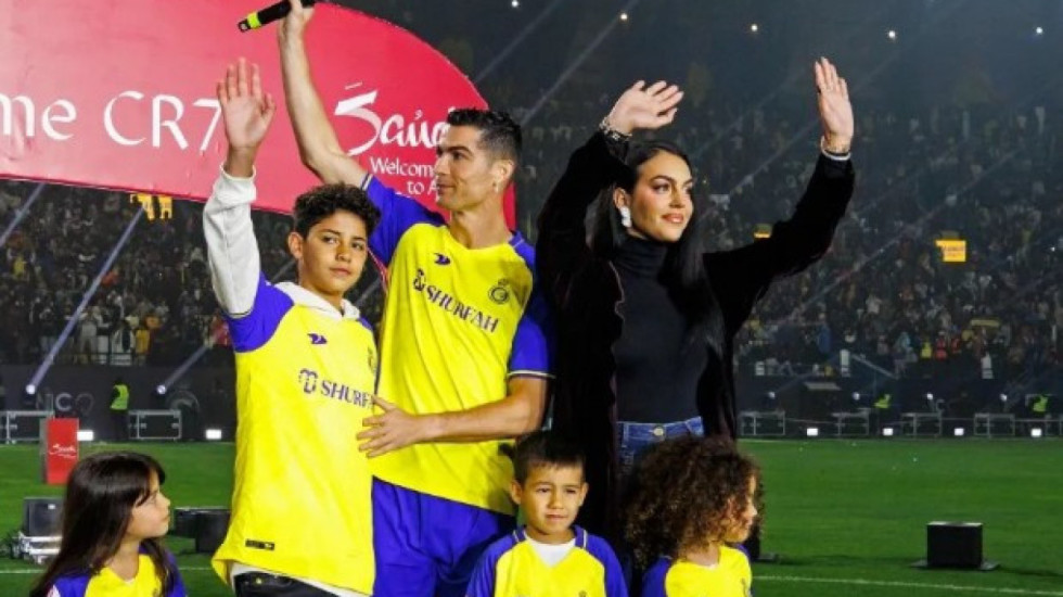 Irani sulmoi edhe në Arabinë Saudite, Cristiano Ronaldo ‘ia mbath’ për në Madrid me avionin privat?