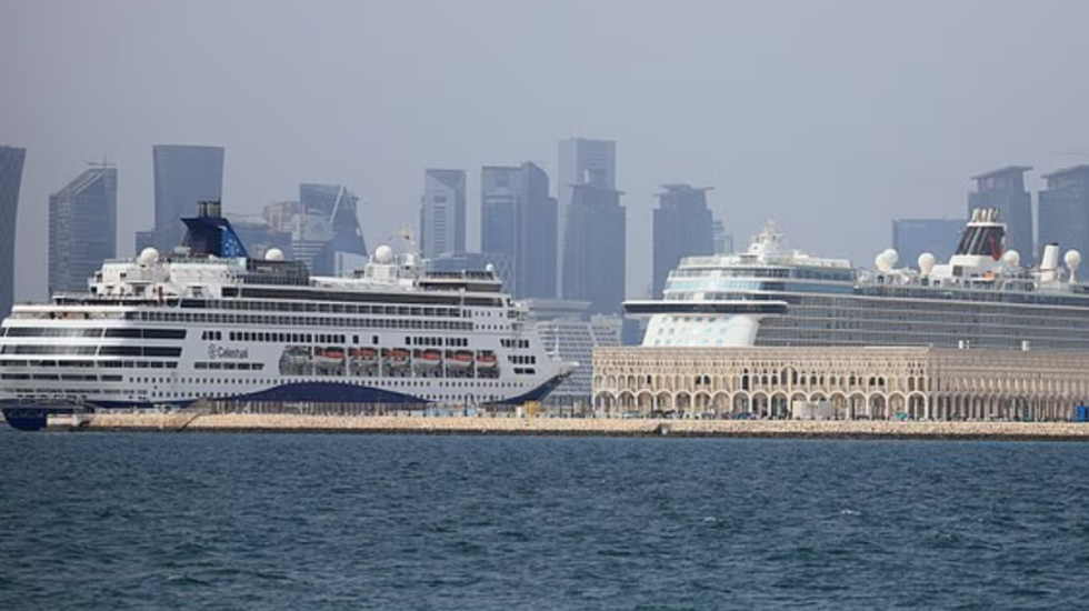 Mijëra të bllokuar në kroçerat e ngecura në Gjirin Persik