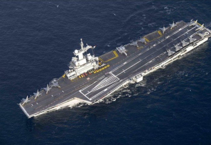 Qytetet e armatosura lundruese: Furrë buke, lokale dhe birra që shiten në bord