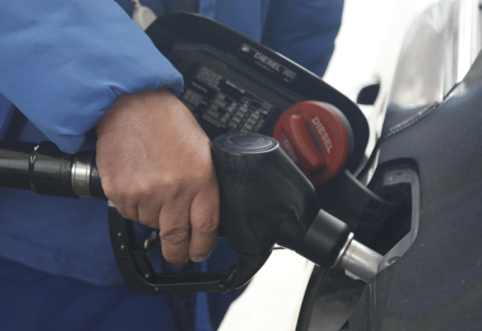 Lufta në Iran lë BE-në pa naftë: Të përgatitemi për të fikur makinat dhe ulur avionët në tokë